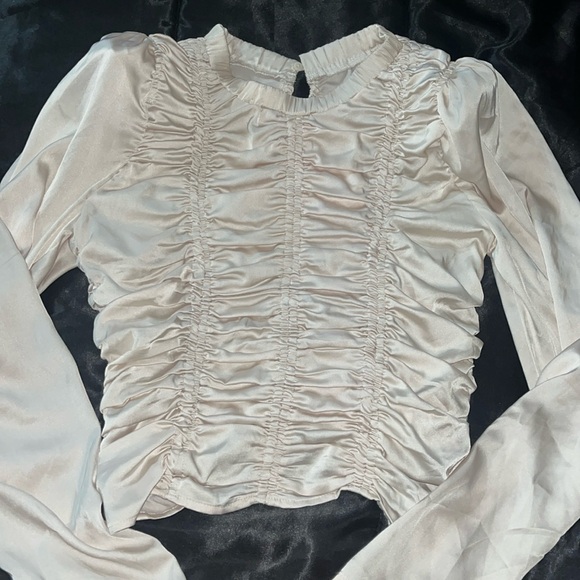 DO+BE Tops - 🤍NWT Womens Cream Silk Ruched Do+Be Scrunch Long Sleeve
